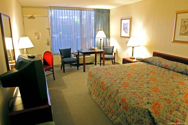 ALPINE LODGE MAGNUSON HOTEL (Gaylord)